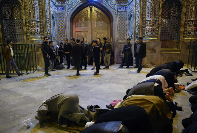 Včerajšnja molitev v iranskem svetem mestu Kom. FOTO: Mehdi Marizad/AFP