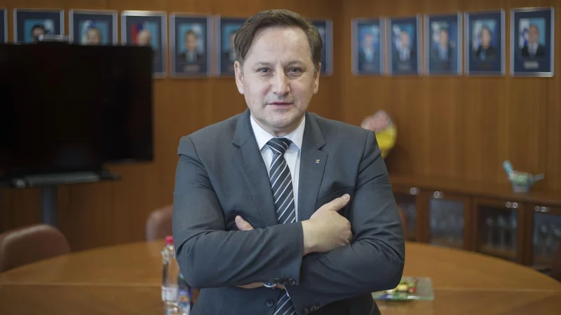 Fotografija: Direktor Sove Rajko Kozmelj odstopa, ker meni, da je nezaupanje do njega in s tem posledično izključevanje Sove iz odločanja v tem trenutku škodljivo za Slovenijo. FOTO: Leon Vidic/Delo