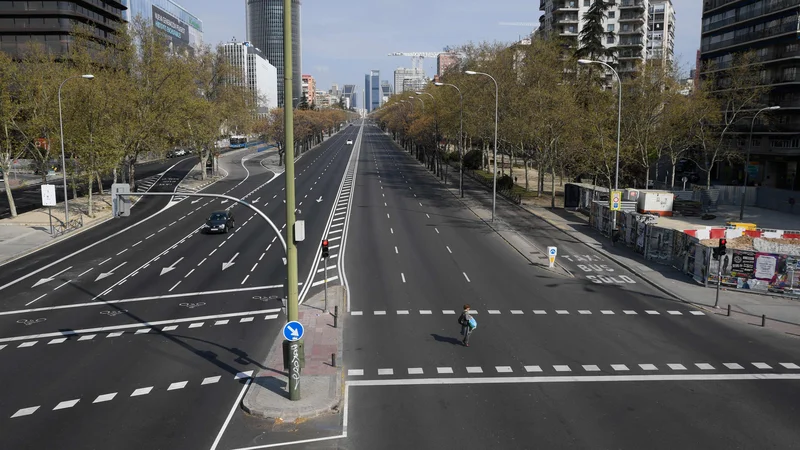 Fotografija: Prav tako se je bati, »da izredne razmere ne bodo trajale le dva tedna«.
Foto: Afp