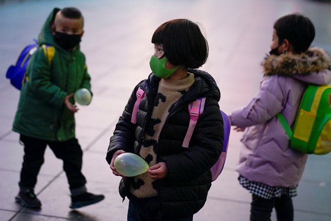 Zaradi novega koronavirusa so zaprli šole v 85 državah, kar pomeni prekinitev pouka za skoraj 777 milijonov kitajskih učencev. FOTO: Reuters