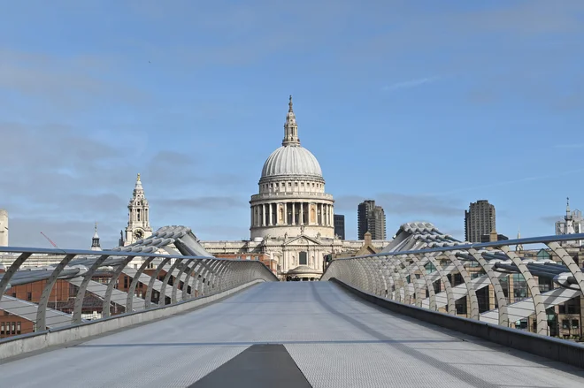 Opustošeni milijenijski most v središču Londona. Foto: Justin Tallis/Afp
