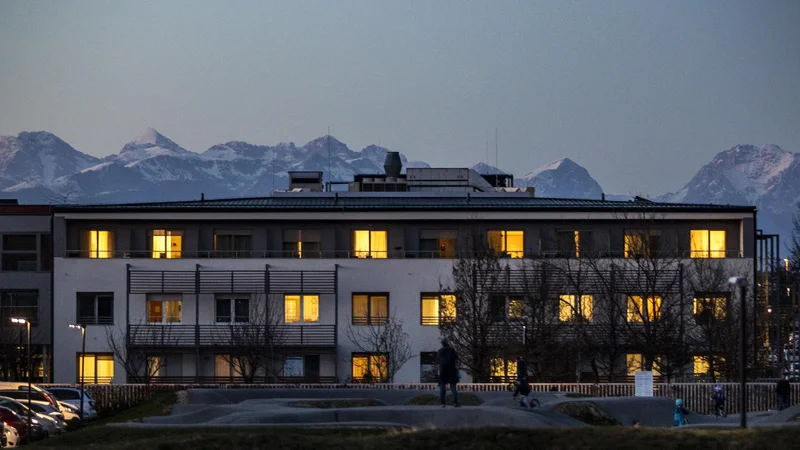 Fotografija: Gantar meni, da ukrep, naj ljudje ostanejo doma, ni tak, da se ga ne bi dalo upoštevati. »Bolezen je namreč še vedno neznanka, ne ve se, kakšne so posledice, zato je treba ukrepati temu primerno.«
FOTO: Voranc Vogel/Delo