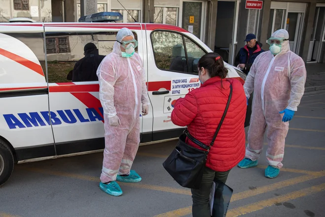 V Srbijo se je v zadnjih dveh dneh po uradnih informacijah vrnilo okoli 45.000 zdomcev. FOTO: Marko Djurica/Reuters