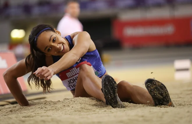 Katarina Johnson-Thompson očita Moku sprenevedanje. FOTO: Reuters