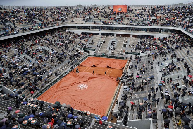 Igrišče v Roland Garrosu bo spomladi samevalo. FOTO: AFP