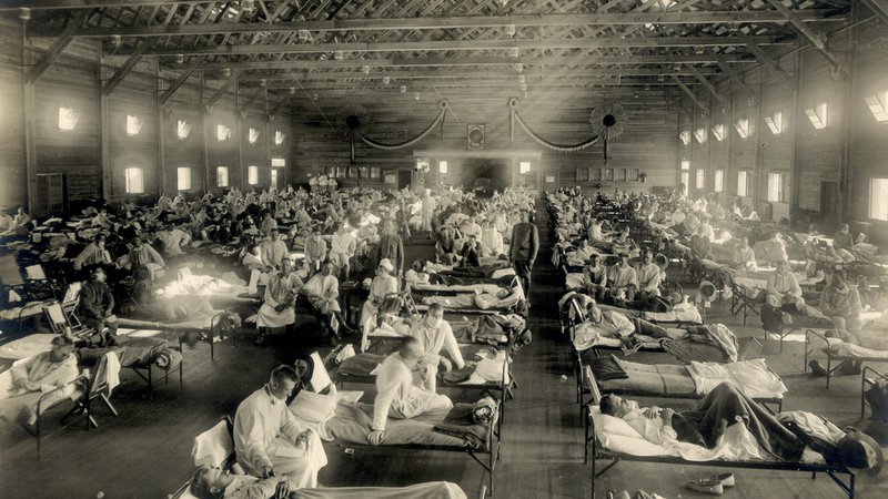 Fotografija: Oboleli za špansko gripo v vojaški bolnišnici Camp Funston v Kansasu. FOTO: National Museum Of Health And Medicine