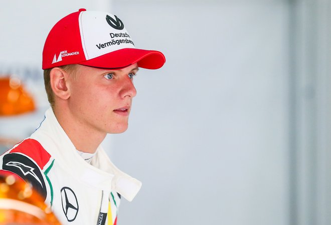 Nemški najstnik je s selitvijo v formulo 2, v kateri bo dirkal v prihodnji sezoni, korak bližje formuli 1. FOTO: Reuters