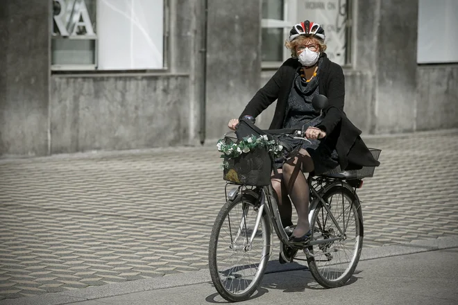 Zaradi koronavirusa se je življenje ustavilo. FOTO: Blaž Samec/Delo