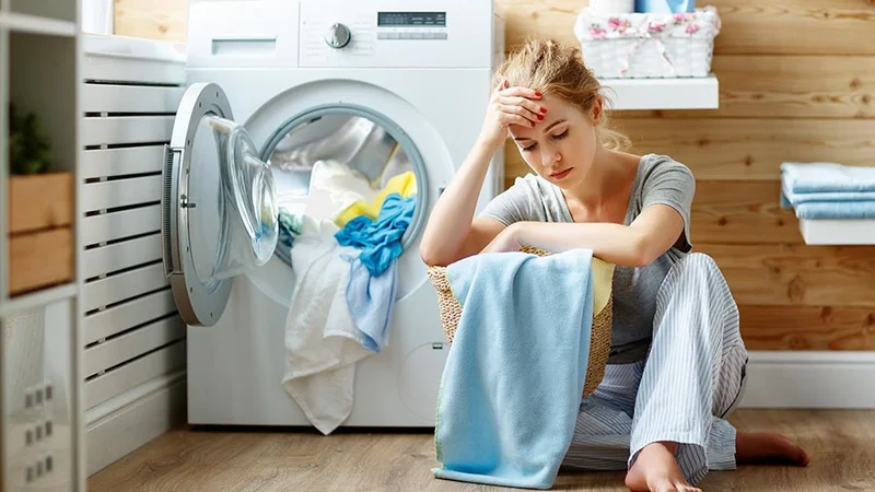 Fotografija: Zgodi se, da oblačila večkrat zapored operete, a se še vedno ne znebite neprijetnega vonja. FOTO: Shutterstock