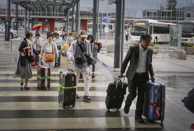 Nikal je v dogovoru z vsemi partnerji vsa potovanja, načrtovana do konca maja, preložil na jesen. FOTO: Jože Suhadolnik/Delo