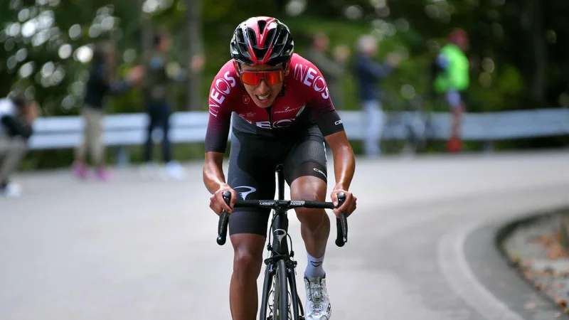 Fotografija: Kolesarji, kot je Egan Bernal, morajo še počakati na Giro in druge dirke. FOTO: AP