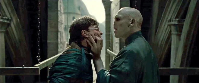 Po besedah Boštjana Gorenca - Pižame podkast <em>Glav</em>e ponuja serijo<em> Tomo gleda Potterja</em>, v katerem popolni analfabeti o delu J. K. Rowling prvič gledajo vse filme o mladem čarovniku. Foto promocijsko gradivo