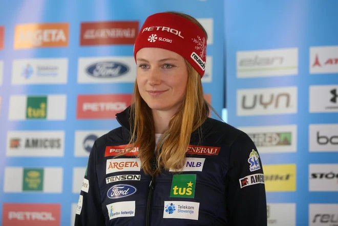 Ana Drev je po športni upokojitvi smukačev Andreja Šporna in Roka Perka najstarejša v slovenski smučarski reprezentanci. FOTO: Tadej Regent/Delo