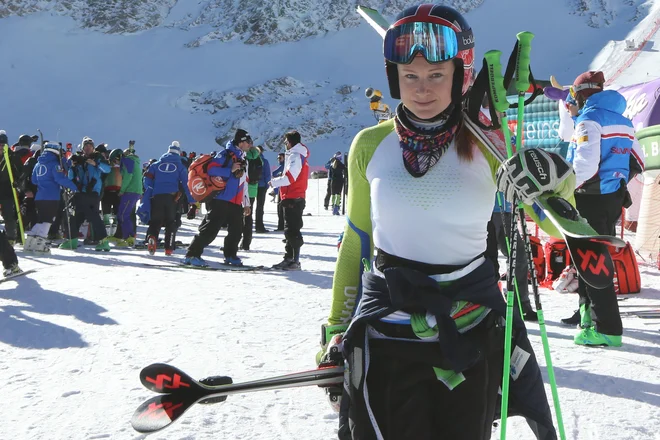 Takoj za Kranjskogorko se bo na strmino na ledeniku Rettenbach podala Ana Drev (10). Najizkušenejša slovenska smučarka je imela celotno pripravljalno obdobje prilagojen trening zaradi težav s kolenom. Prav zato ni 100-odstotno pripravljena. FOTO: Tomi Lom