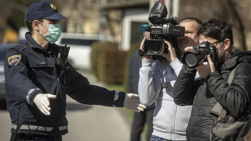 Fotografija: V DNS ostro protestirajo proti napovedani spremembi načina komuniciranja z mediji. (Fotografija je simbolična.) FOTO: Voranc Vogel/Delo