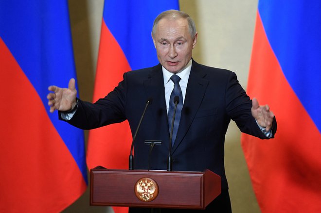 Vladimir Putin je dejal, da bo referendum 22. aprila le, če bodo to ­dopuščale zdravstvene razmere. Foto: Reuters