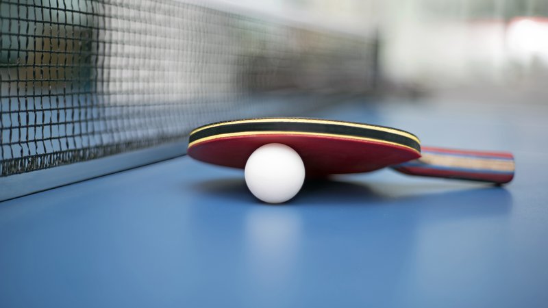 Fotografija: Loparji za namizni tenis bodo mirovali še lep čas. FOTO: Shutterstock