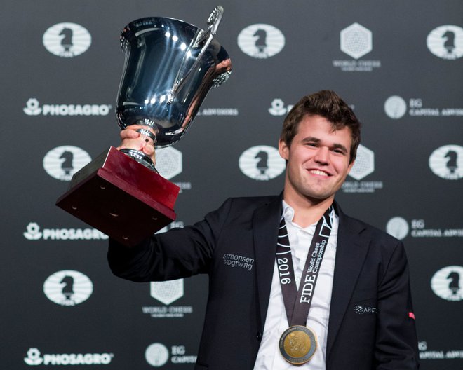 Magnus Carlsen zadnja leta kaže znake zasičenosti, a še vedno velja za favorita v dvoboju za svetovnega prvaka. FOTO: Eduardo Munoz Alvarez/Afp