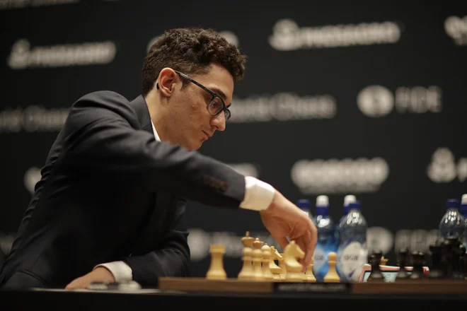 Fabiano Caruana ponujene priložnosti ni izkoristil. FOTO: Matt Dunham/AP