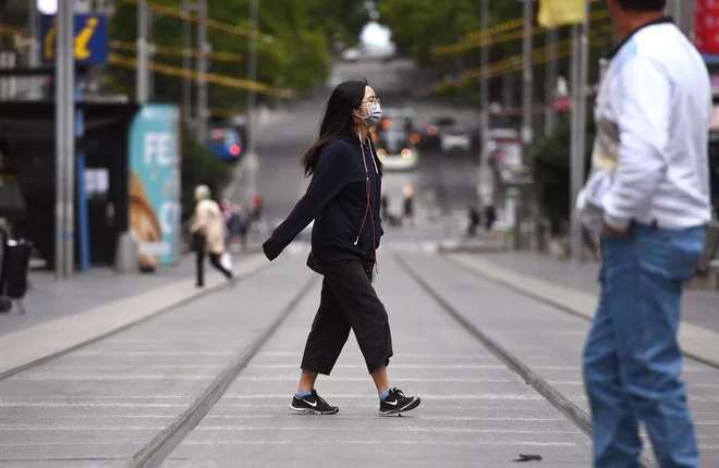 Avstralski Melbourne, ohromljen zaradi izbruha novega koronavirusa. FOTO: William West/AFP