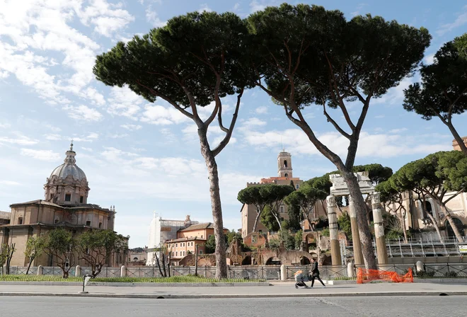 V soboto je Italija še zaostrila pogoje stroge karantene. Foto Remo Casilli/ Reuters