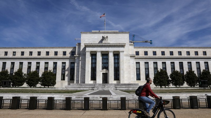 Fotografija: Federal Reserve v Washingtonu. FOTO: Brendan Mcdermid/Reuters