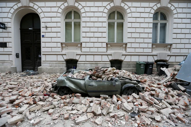 Tla pod Hrvaško prestolnico še vendo drhtijo. FOTO: Antonio Bronič/Reuters