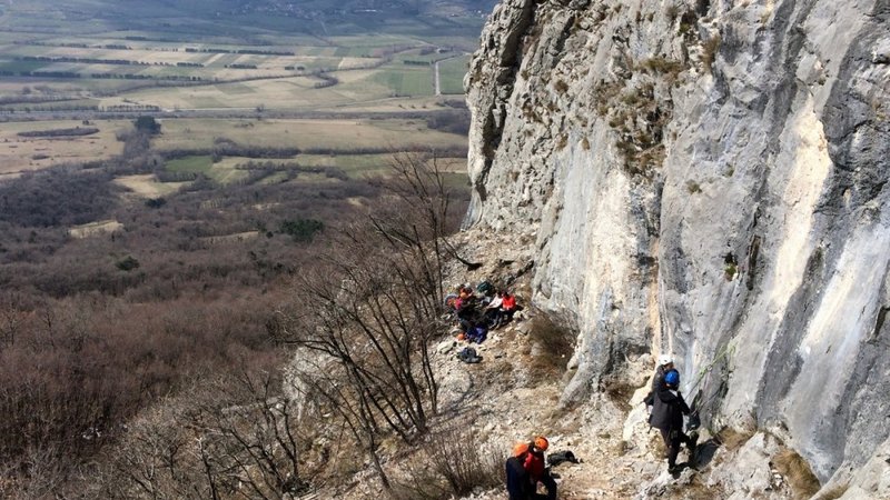 Fotografija: Ne le planinske koče, tudi naravna plezališča po Sloveniji so zaprta. FOTO: Manca Ogrin