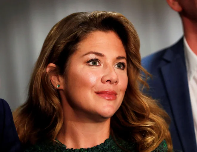 Kanadski premier Justin Trudeau se je za dva tedna umaknil v samoizolacijo, saj je njegova žena Sophie Grégoire Trudeau bila pozitivna na testu za koronavirus. Njeni simptomi so sicer blažji, počuti pa se dobro. Trudeau z delom nadaljuje od doma, saj je zdrav in simptomov ne kaže. FOTO: Stephane Mahe/Reuters