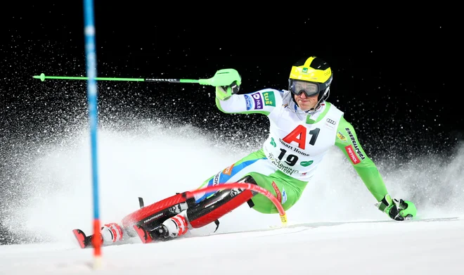 Štefan Hadalin je bil na dobri poti, da si prismuča uvrstitev med prvo deseterico. FOTO: Reuters.