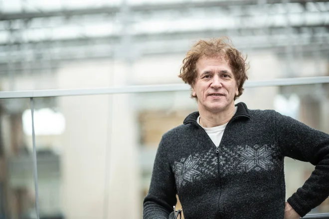 Prof. dr. Josef Penninger pravi, da je v boju proti covidu-19 treba delovati na več frontah hkrati. FOTO: Paul Joseph