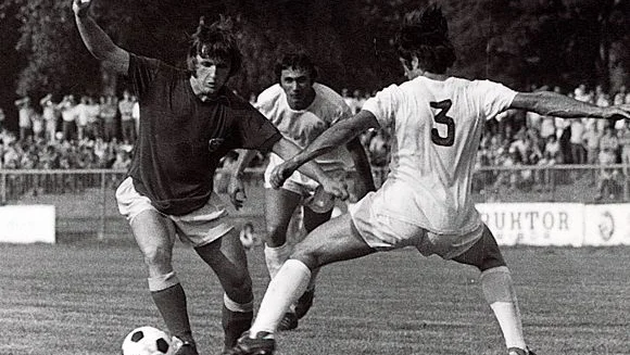 Branko Horjak je pogosto navduševal polne tribune Ljudskega vrta, kjer so nazadnje navijači spremljali prvo jugoslovansko ligo v letu 1972. FOTO: Arhiv NK Maribor