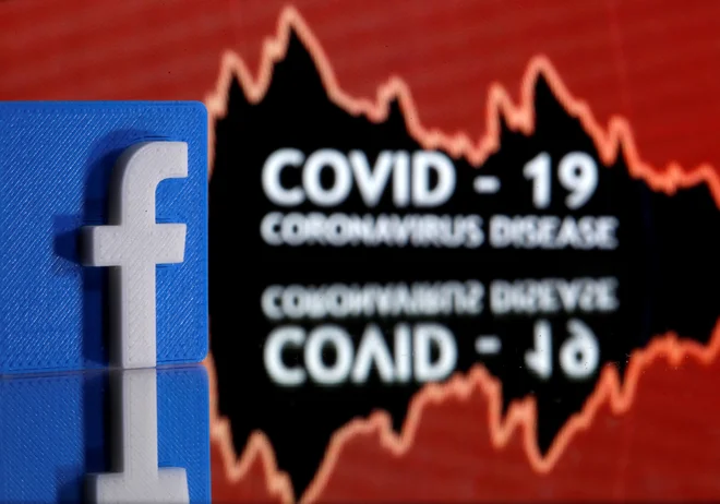 Zaradi koronavirusa Facebook poka po šivih. FOTO: Dado Ruvic/Reuters