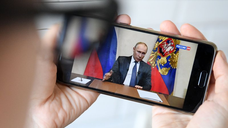 Fotografija: Ruski predsednik Vladimir Putin med televizijskim nagovorom. Foto: Kirill Kudryavtsev/Afp