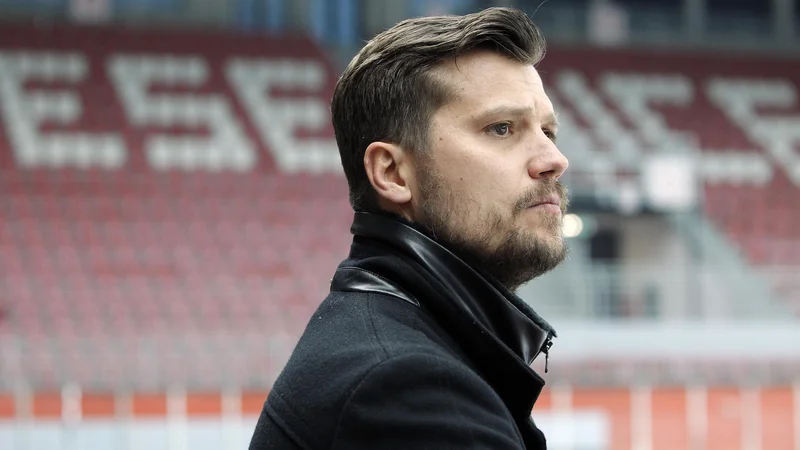Fotografija: Dolgoletni reprezentant, zdaj športni direktor Jesenic, se je po vrnitvi iz tuijne razveselil nove energije v Podmežakli. FOTO: Mavric Pivk/Delo