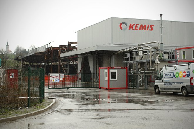 V Sloveniji potrebujemo Kemis oziroma kateri koli drugi obrat za zbiranje nevarnih odpadkov, saj bi v nasprotnem primeru ti pristali v naravi. FOTO: Jure Eržen