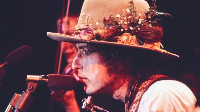 Prizor iz filma Rolling Thunder Revue: A Bob Dylan Story, ki se vrti na Netflixu. Pod režijo se je podpisal oskarjevec Martin Scorsese.