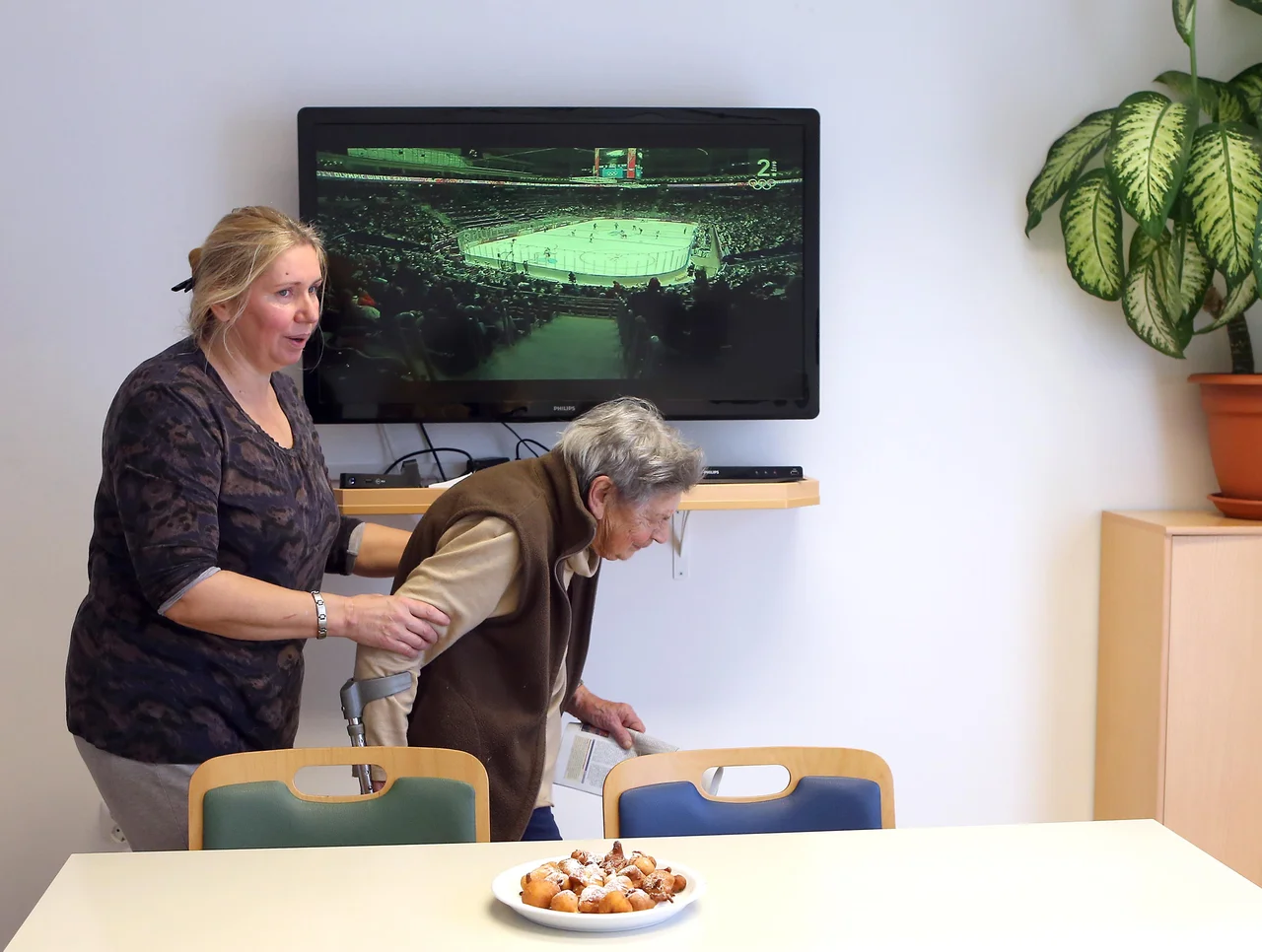 Fotografija: Delo oskrbovalk na domu je v času epidemije zelo odgovorno, na terenu se same odločajo, kako ravnati. Foto Aleš Černivec