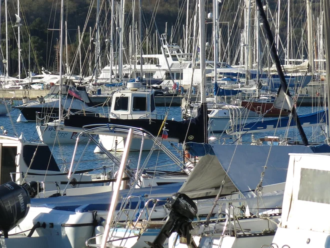 Izolska marina je glede na vodno površino največja pri nas.<br />
Foto Jože Suhadolnik