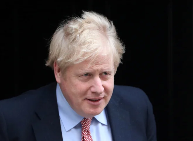 Boris Johnson se je zaradi okužbe samoizoliral. FOTO: Hannah McKay/Reuters