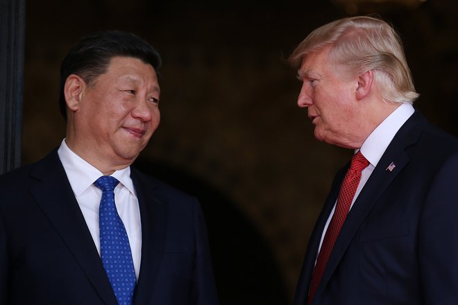 Donald Trump in Xi Jinping sta komaj kaj več kot karikaturi, ki v trenutku, ko svet tako potrebuje dosledno in odgovorno ravnanje velesil, kažeta, kako je, kadar takšnega vodstva ni. FOTO: Reuters