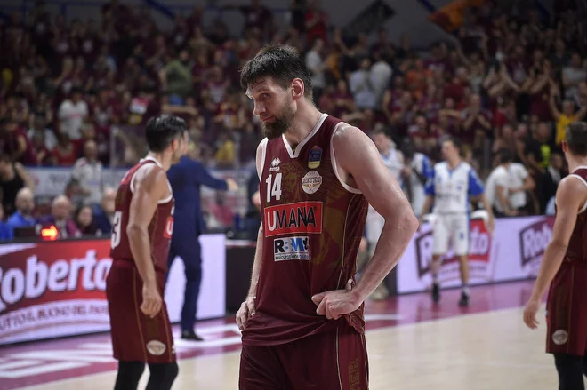 Gašper Vidmar je v dresu beneškega Reyerja branil lanski naslov italijanskega prvaka. FOTO: Reyer