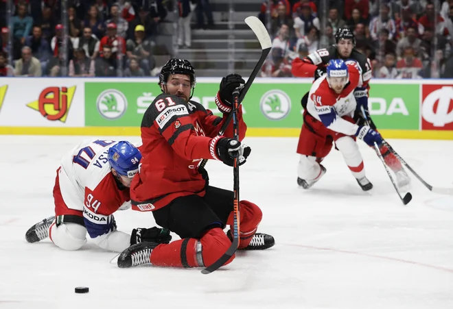 Mark Stone je v 6. minuti načel češko mrežo. FOTO: Reuters
