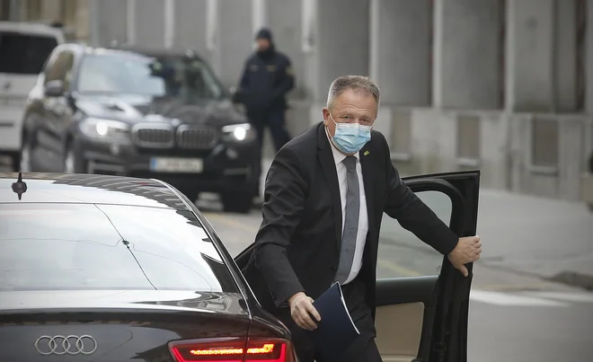 Ukrepe bodo podrobneje predstavili na popoldanski novinarski konferenci, še pred tem bo dopisna seja. FOTO: Blaž Samec