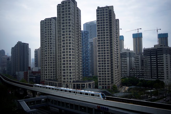 V Wuhanu so včeraj spet začeli voziti hitri vlaki. FOTO: Aly Song/Reuters