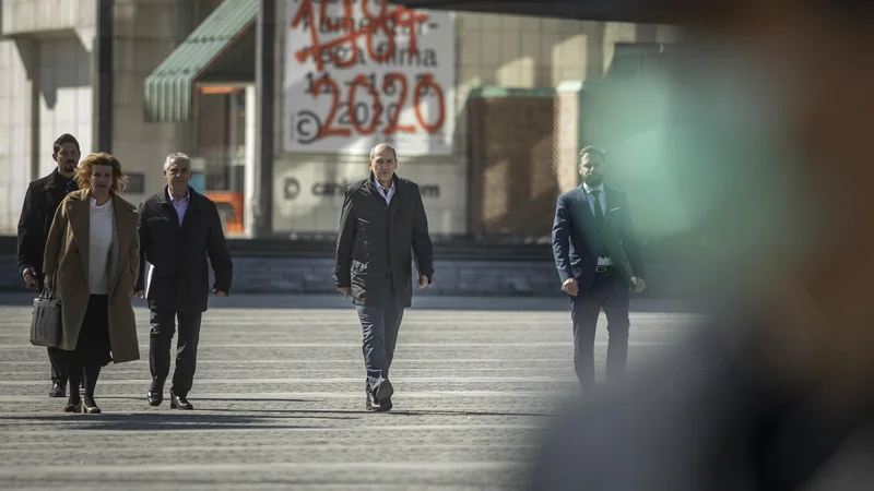 Predsednik vlade Janez Janša pravi, da v prvem svežnju protikoronskih ukrepov niso na nikogar pozabili. Foto Voranc Vogel