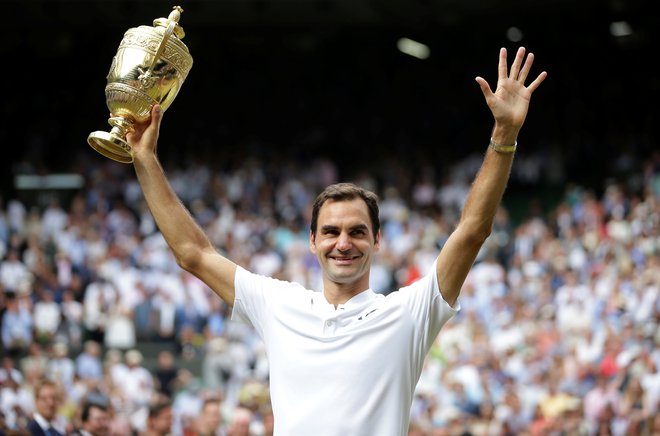 Kot na večini prizorišč po svetu ima Roger Federer tudi v Londonu največ privržencev. FOTO: Reuters