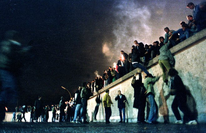 Deveti november 1989, prezanje prek berlinskega zidu