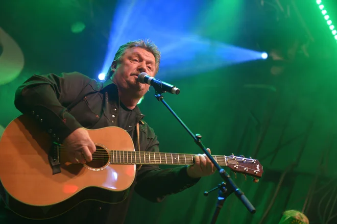 Joe Diffie je še pred kratkim spomnil javnost in svoje oboževalce, naj bodo v času pandemije pozorni in previdni. FOTO: AFP