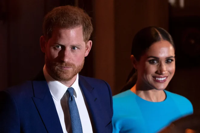 Za selitev v Kalifornijo sta se Meghan in Harry odločila, tik preden so zaradi koronavirusa zaprli mejo med državama. V Kalifornijo sta poletela z zasebnim letalom. FOTO: Justin Tallis/AFP